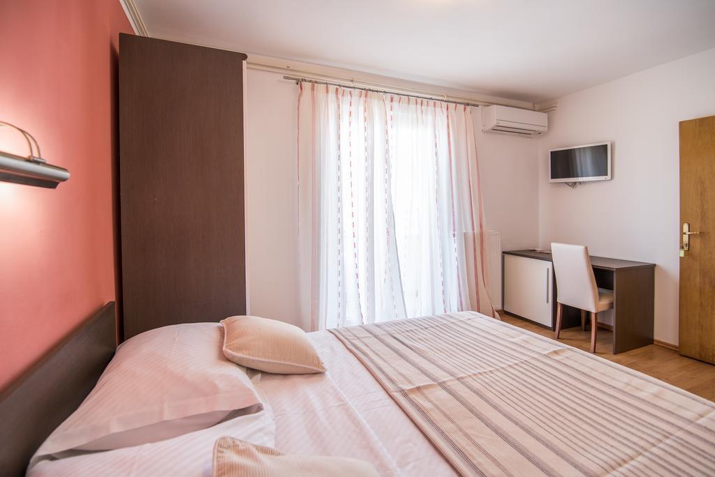 B&B Villa Ana Krk Town Εξωτερικό φωτογραφία
